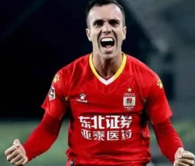 星空体育官方入口-【中超】塞尔吉尼奥两球 长春亚泰2比2战平山东泰山